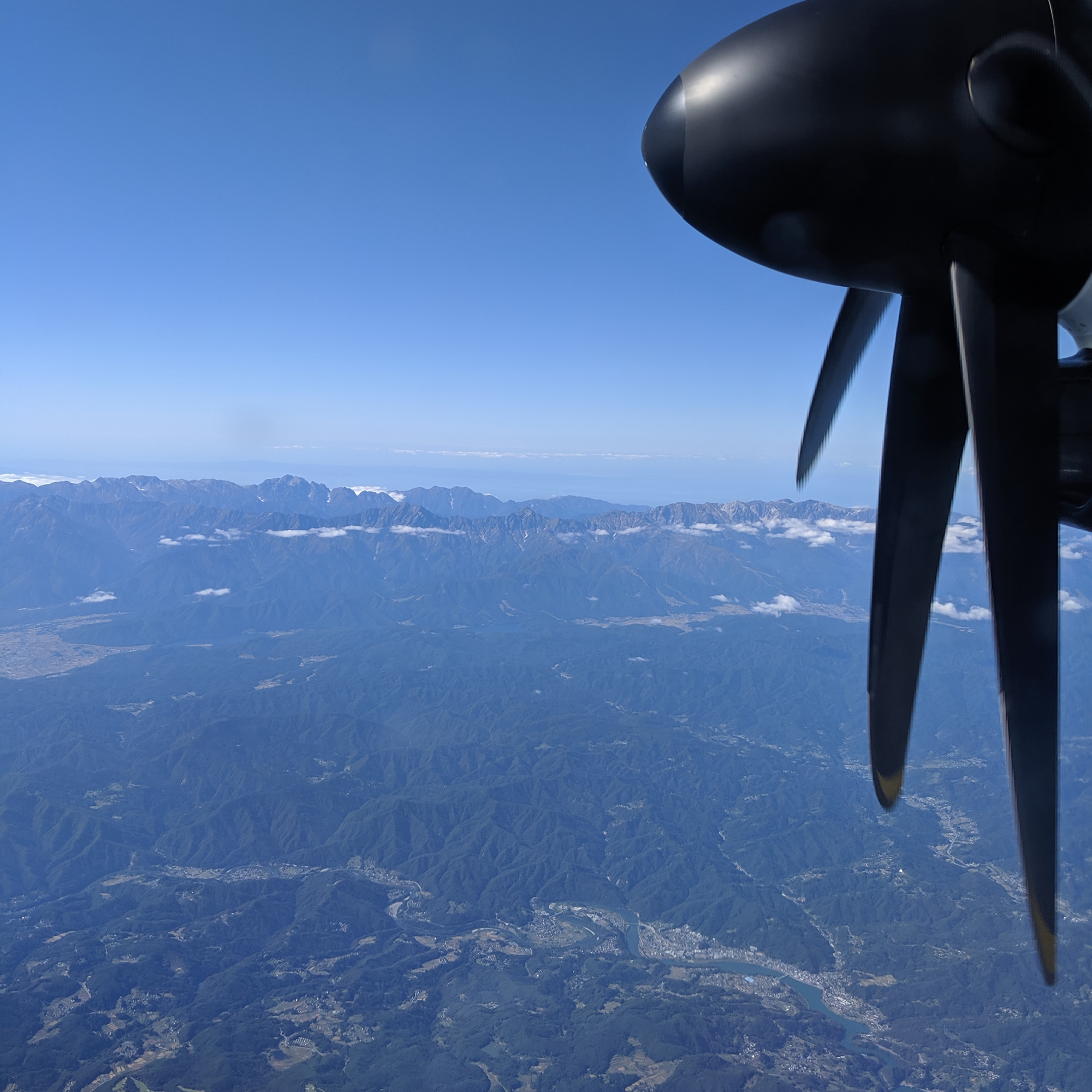 秋田から大阪へ向かう飛行機の中から